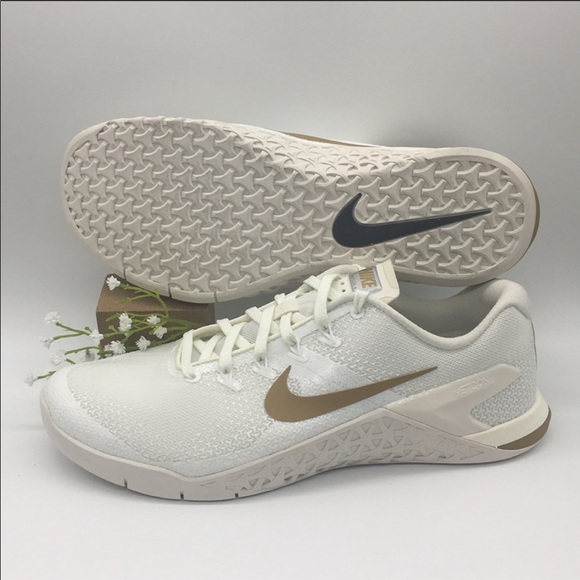NIKE WMNS METCON 4 CHMP sail/metallic gold - Picture 2 of 8